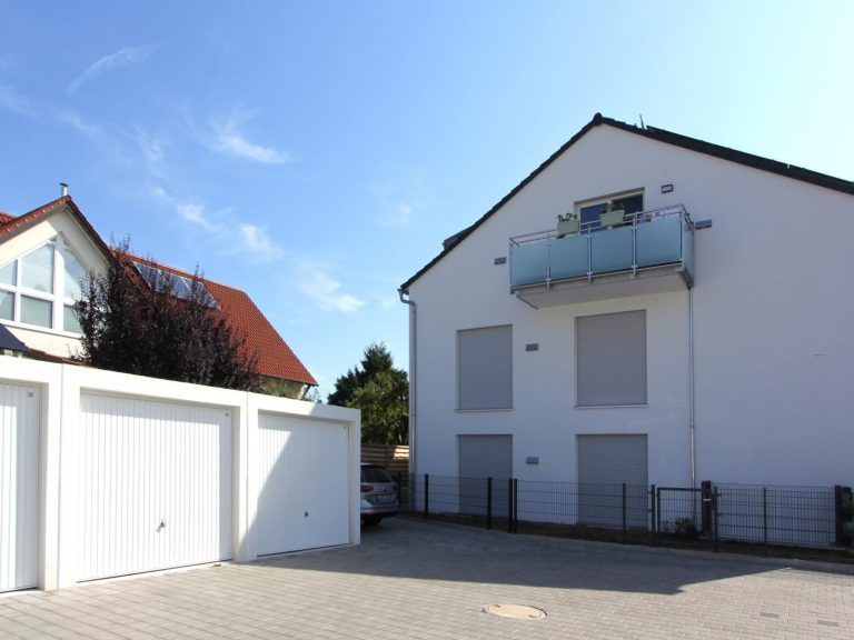 Garage und Stellplatz Garage und Stellplatz