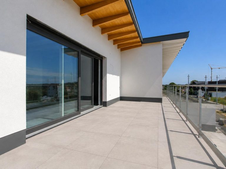 Wellness-Terrasse (Fliesen KI) Wellness-Terrasse (Fliesen KI)