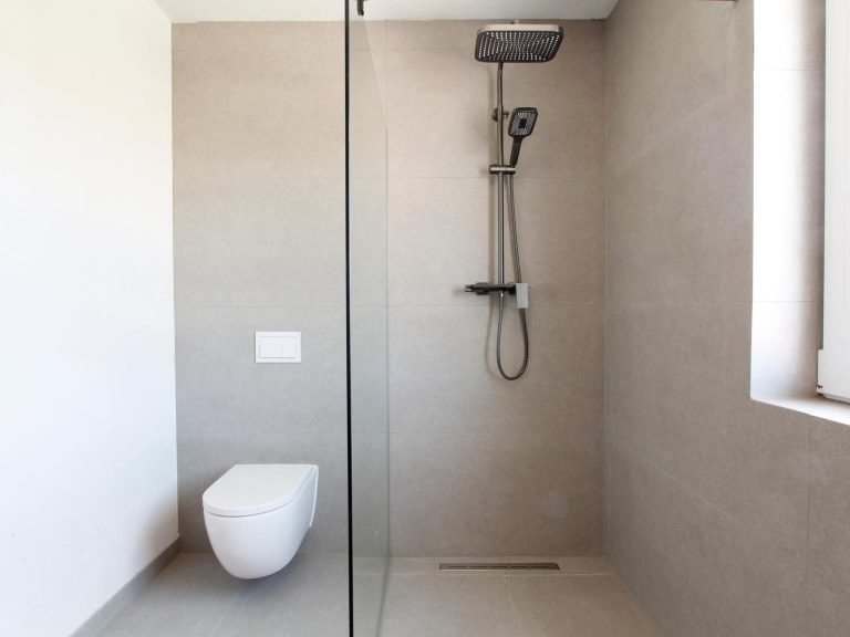 ...mit großer Walk-In-Dusche.. ...mit großer Walk-In-Dusche..